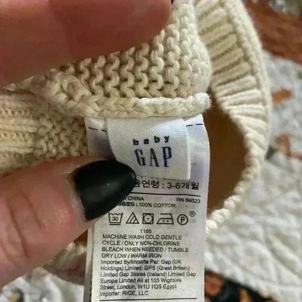 Baby Gap Knit Bear Hat - Picture 2 of 2